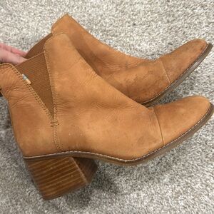 TOMS everly tan nubuck heeled boot